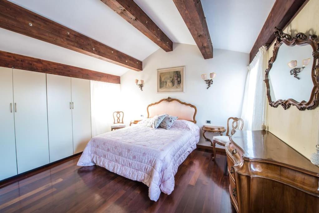Attic Behind St. Mark's Square Venecia