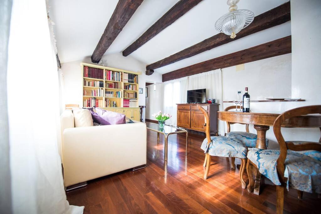 Attic Behind St. Mark's Square Apartamento *